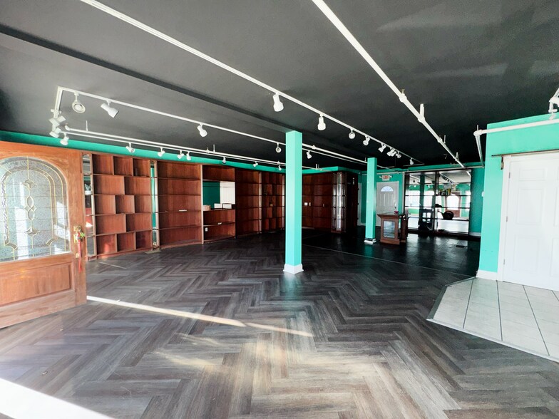 More Photos Of 109 Langlade St, Mackinaw City General Retail For Lease