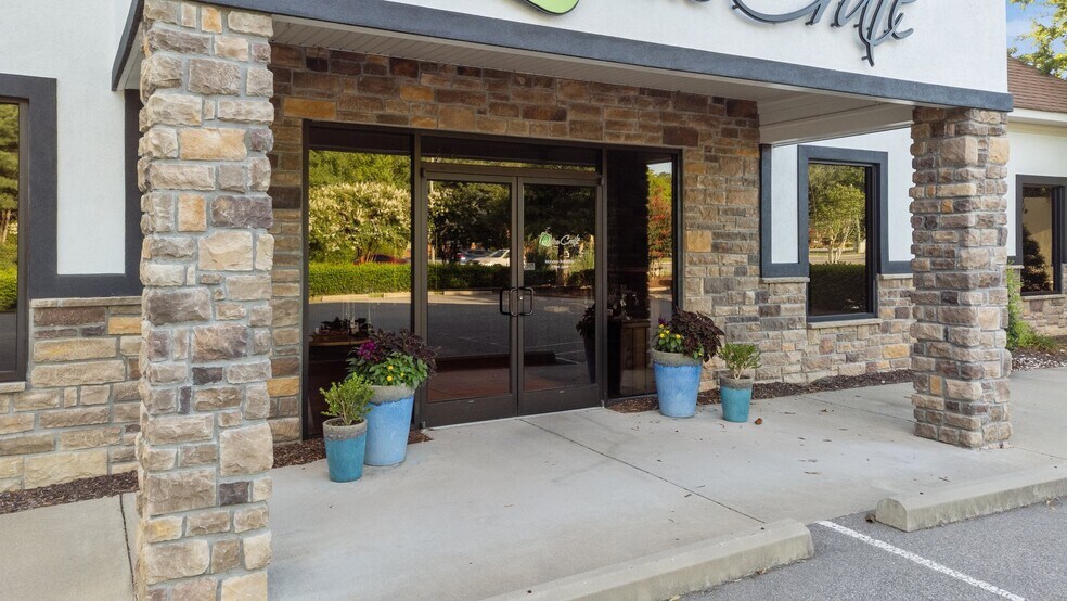 More Photos Of 3116 Evans St, Greenville Freestanding For Lease