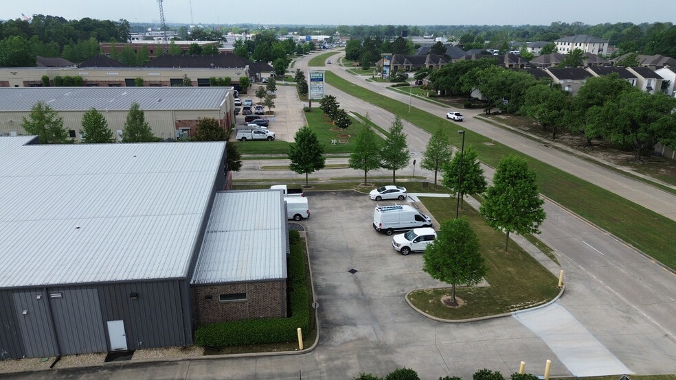 More Photos Of 4515 Sherwood Common Blvd, Baton Rouge Industrial For Lease