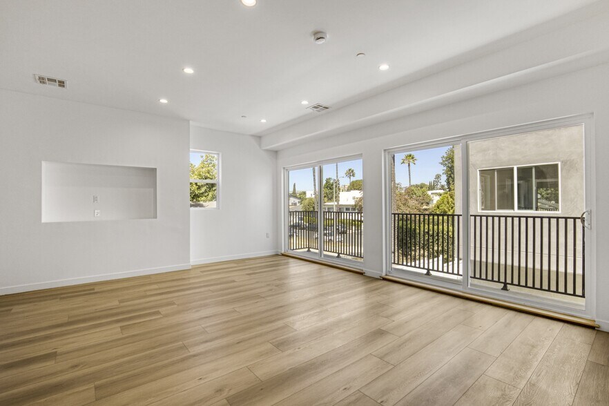 More Photos Of 10826 Hesby St, North Hollywood Apartments For Sale