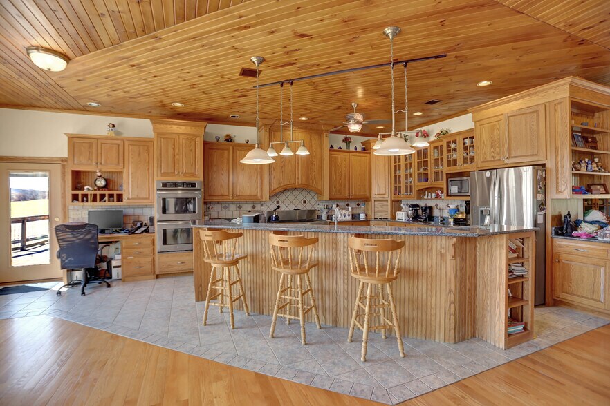 More Photos Of 600 Airport Dr, Mifflintown Flex For Sale