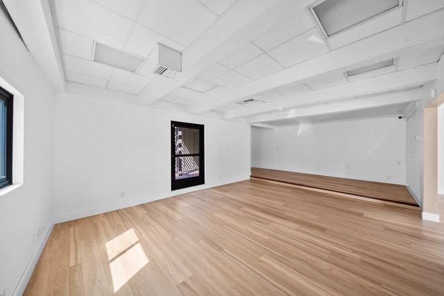More Photos Of 5870 E Naples Plz, Long Beach Storefront For Lease