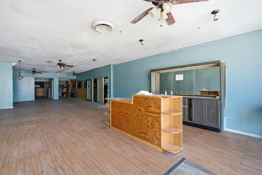 More Photos Of 100 W Central Ave, Comanche General Retail For Sale