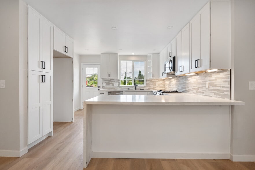 More Photos Of 6665 Amherst St, San Diego Apartments For Sale