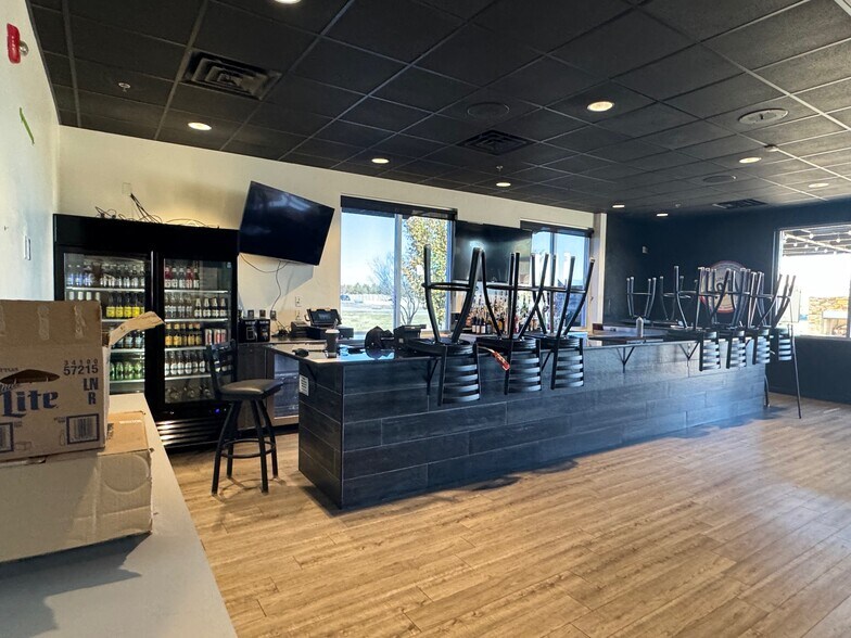 More Photos Of 1700 Shedeck Pky, Yukon Restaurant For Lease
