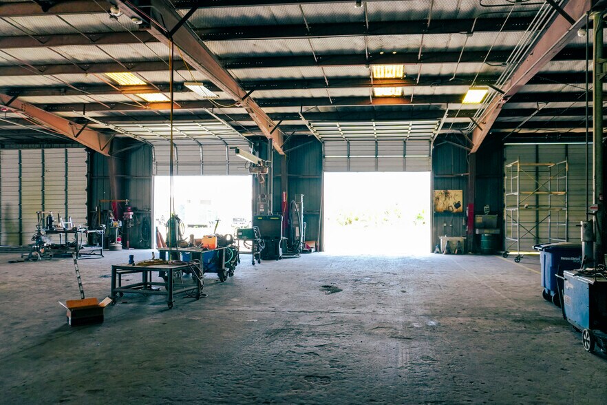 More Photos Of 6550 Leopard St, Corpus Christi Warehouse For Sale