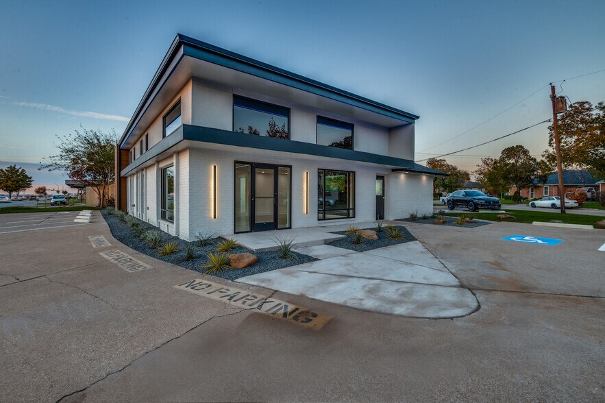 More Photos Of 6550 Lemmon Ave, Dallas Storefront Retail Office For Lease