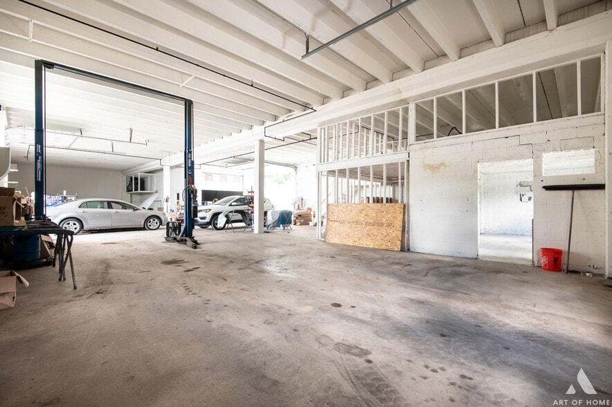 More Photos Of 926 Main St, Lemont Light Distribution For Sale