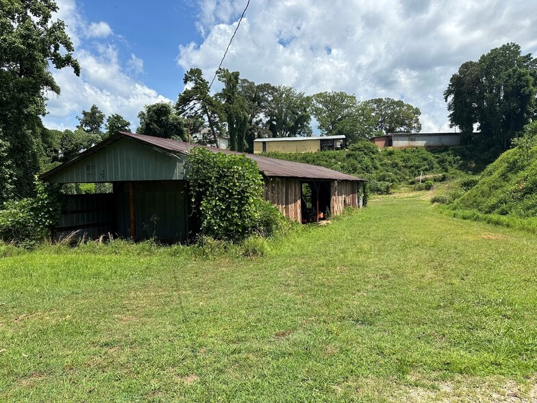 More Photos Of 431 Grove St N, Dahlonega Industrial For Lease