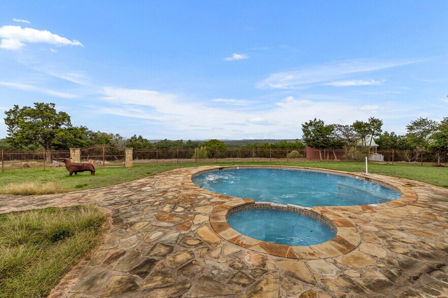 More Photos Of 251 Circle Dr, Wimberley Hospitality For Sale