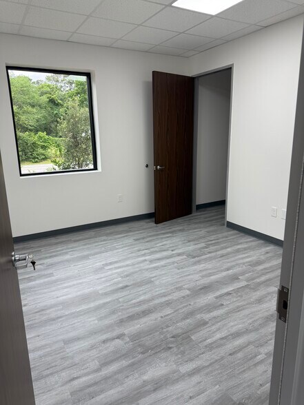 More Photos Of 12818 Cypress Valley Rd, Cypress Industrial For Lease
