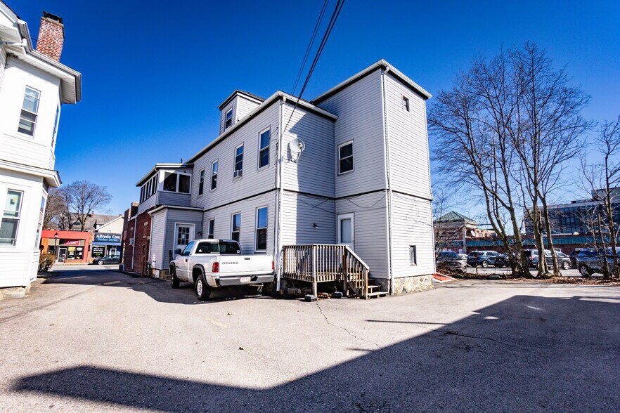 More Photos Of 916R Main St, Waltham Storefront Retail Residential For Sale