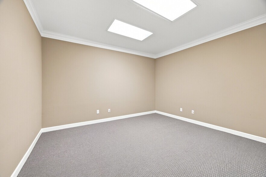 More Photos Of 802 Macy Dr, Roswell Office For Sale