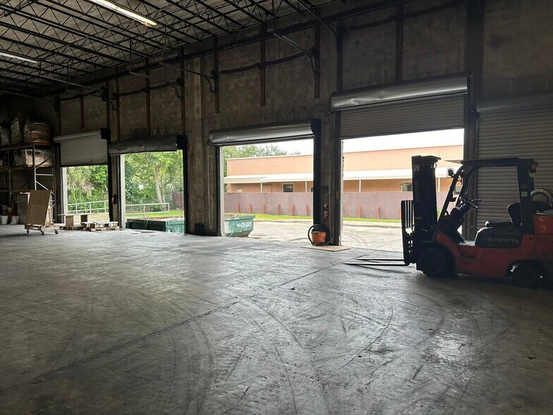 More Photos Of 6701 N Powerline Rd, Fort Lauderdale Warehouse For Lease
