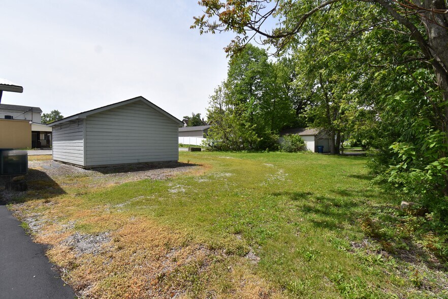 More Photos Of 132 N Main St, Hubbard Freestanding For Sale