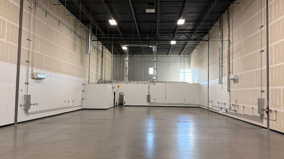 More Photos Of 4616 S Beehive Dr, St George Distribution For Lease