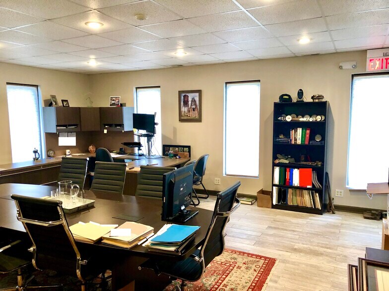 More Photos Of 825 E North St, Elburn Warehouse For Sale