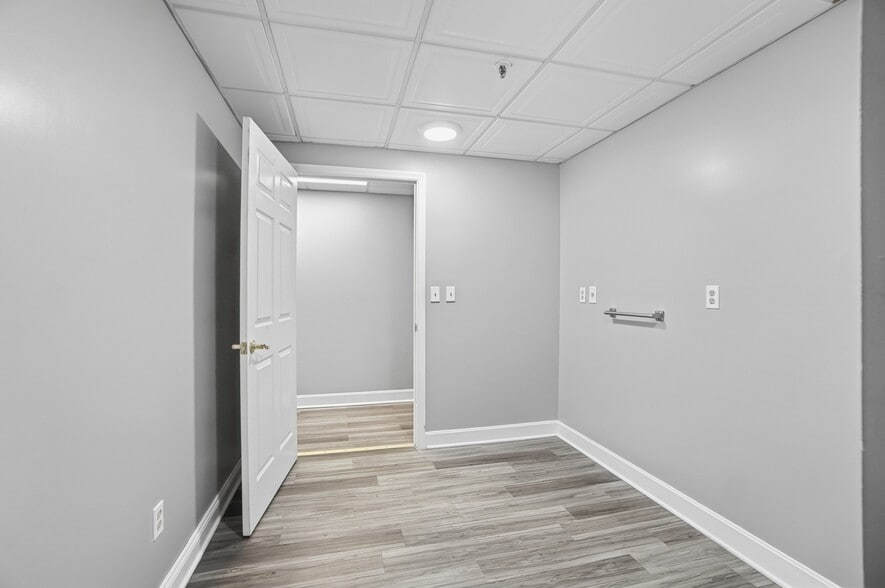 More Photos Of 4753-4759 Cornell Rd, Blue Ash Medical For Sale
