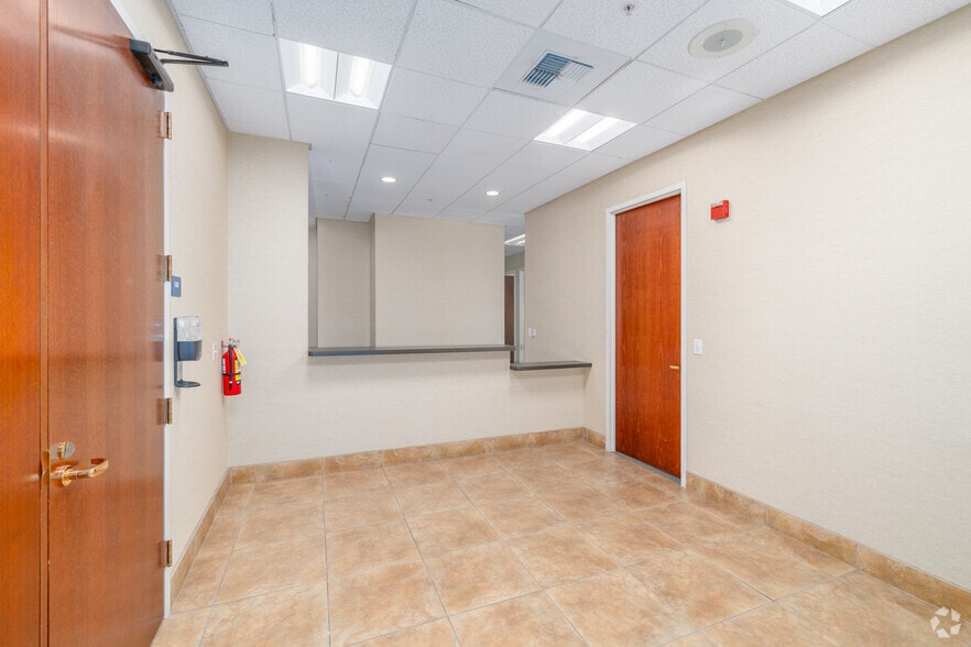 More Photos Of 1100 Main St, Woodland Medical For Lease