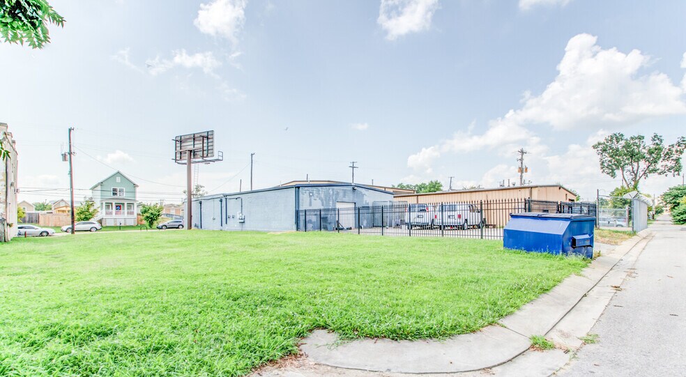 More Photos Of 592-594 N 2nd St, Memphis Freestanding For Sale