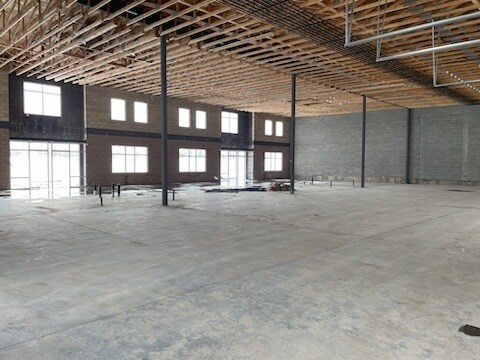 More Photos Of 2764-2808 W 14000 S, Bluffdale Showroom For Lease