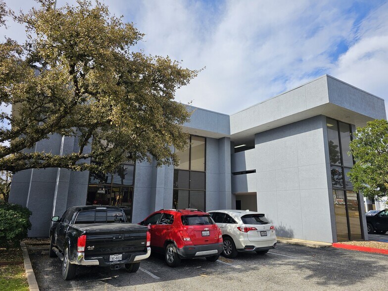 More Photos Of 12521 Nacogdoches Rd, San Antonio Medical For Lease