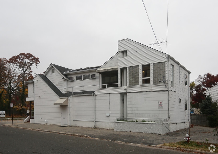 More Photos Of 62 Glen Cove Rd, Roslyn Heights Storefront Retail Office For Lease