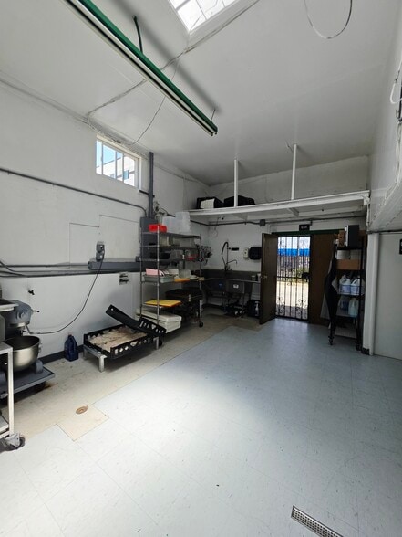 More Photos Of 600 Meta St, Oxnard Freestanding For Sale