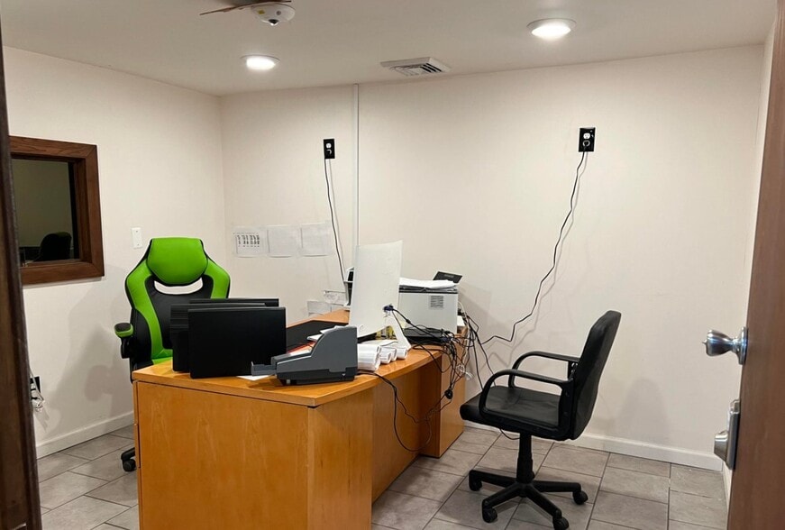 More Photos Of 17 Prospect Ave, Albany Light Distribution For Sale