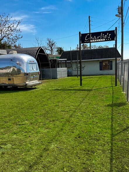 More Photos Of 3101 N Orange Blossom Trl, Zellwood Restaurant For Lease
