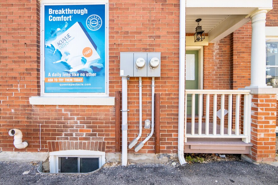 More Photos Of 201 Queen St S, Mississauga Storefront Retail Office For Sale