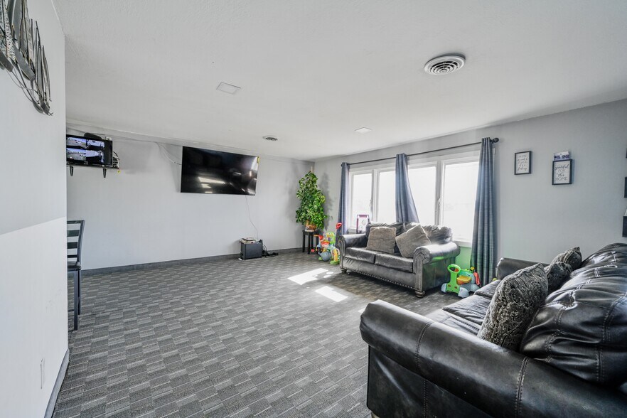 More Photos Of 5090 Buffalo Creek Rd, Elm Creek Hotel For Sale