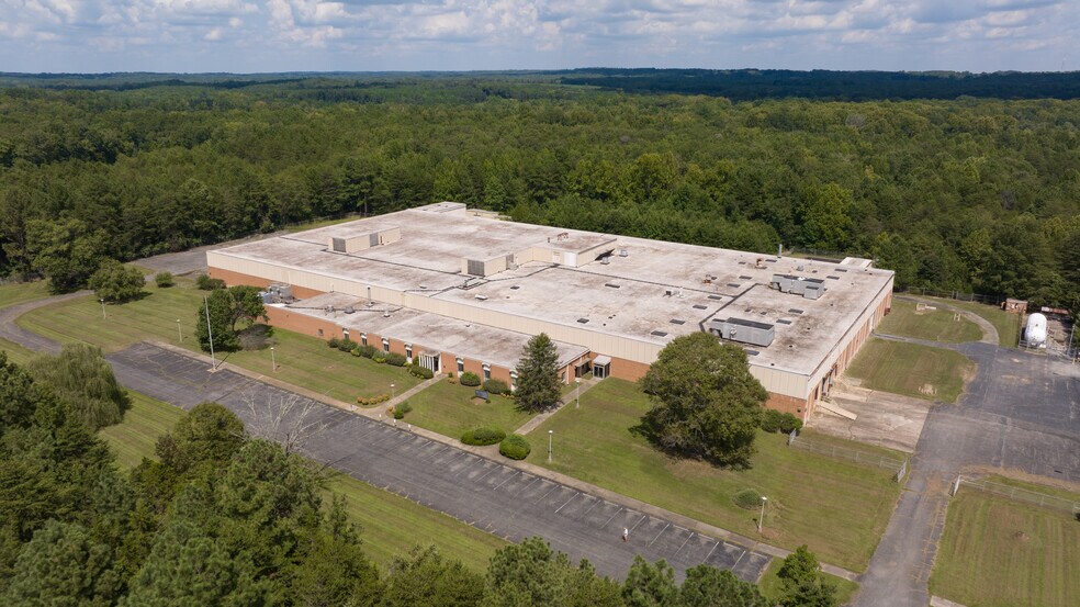 More Photos Of 400 Industrial Park Rd, Farmville Manufacturing For Lease