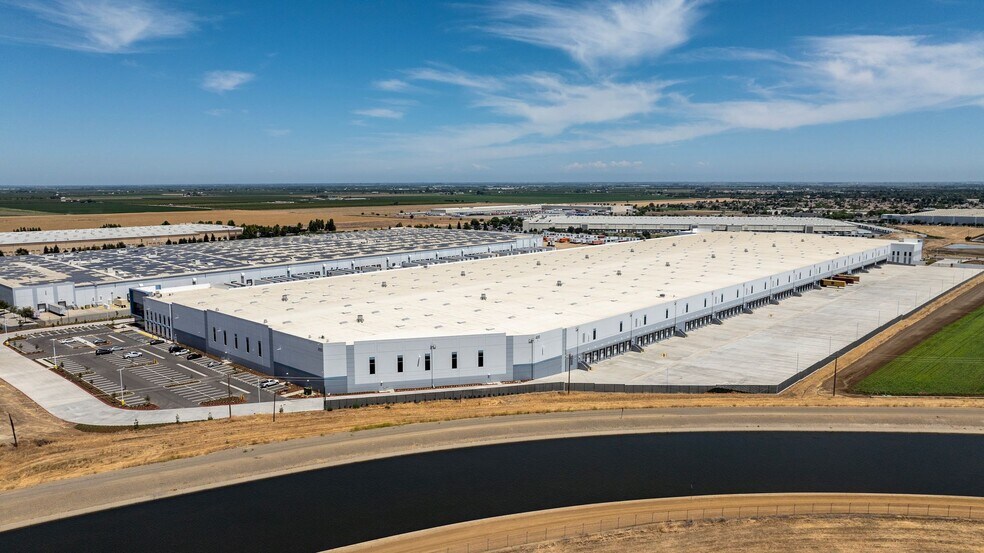 More Photos Of Rogers Rd, Patterson Industrial For Lease