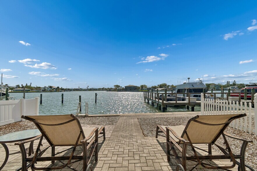 More Photos Of 2307 Bay Blvd, Indian Rocks Beach Apartments For Sale