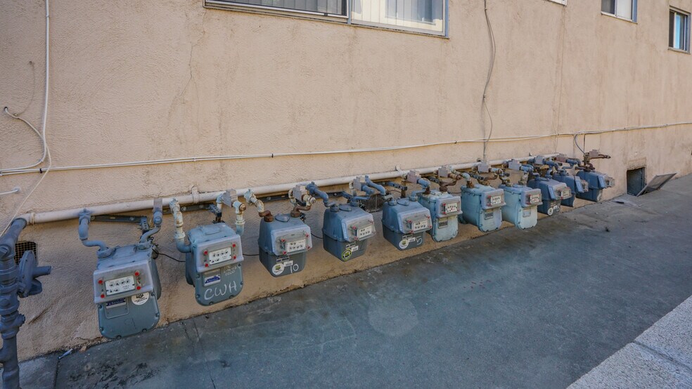 More Photos Of 8419-8425 S Western Ave, Los Angeles Apartments For Sale