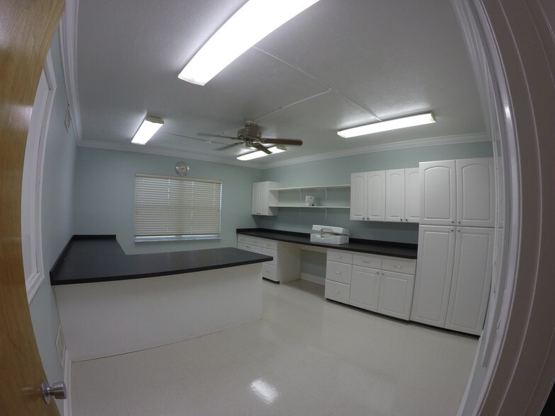 More Photos Of 2894 Forsyth Rd, Winter Park Warehouse For Lease