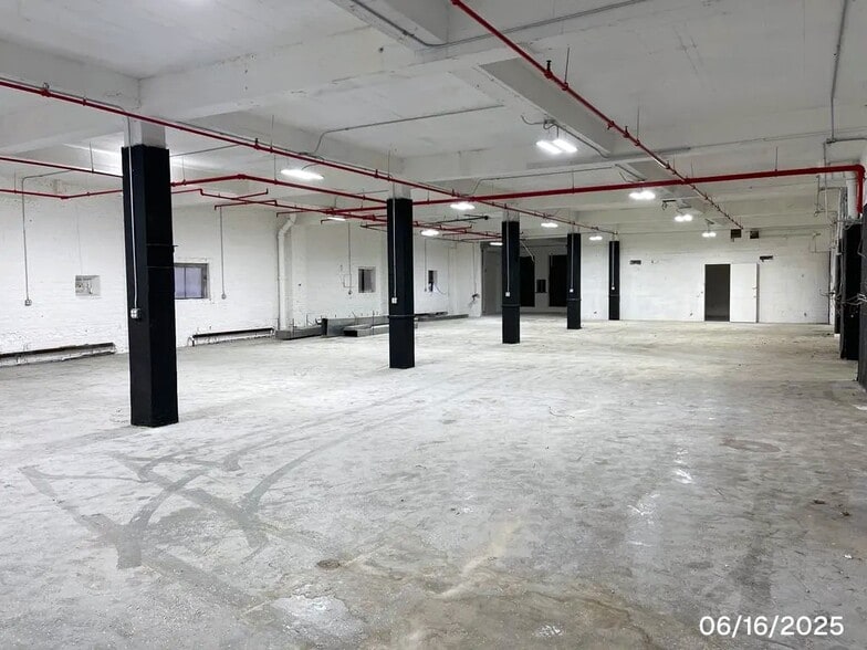More Photos Of 1101 S Kilbourn Ave, Chicago Warehouse For Lease