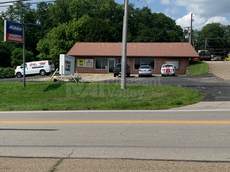 Primary Photo Of 772 College St, Wadsworth Auto Repair For Sale