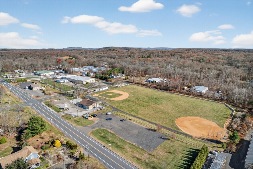 More Photos Of 742 Amity Rd, Bethany Freestanding For Sale