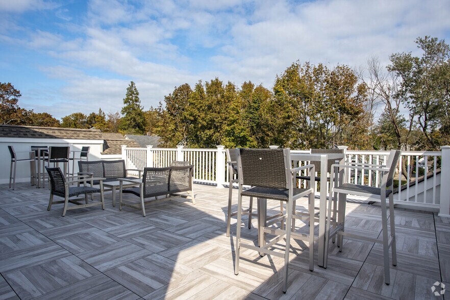 More Photos Of 1000 New York Ave, Huntington Station Apartments For Lease