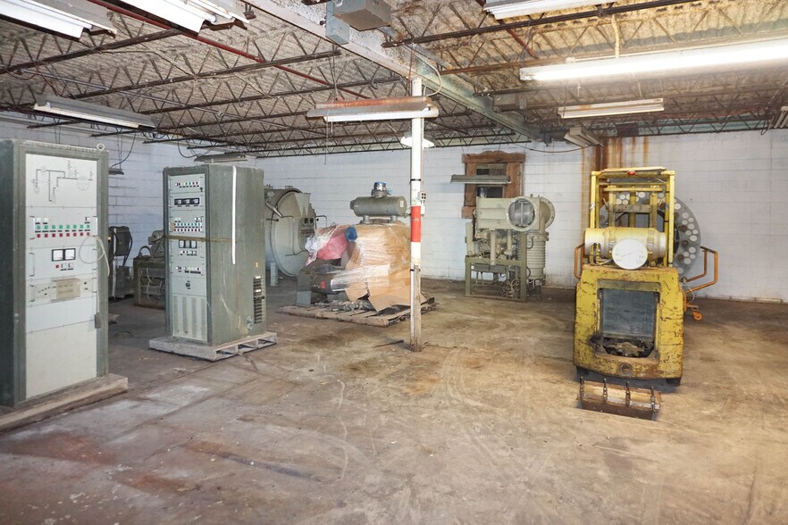 More Photos Of 714 S Franklin St, Cuba Industrial For Sale