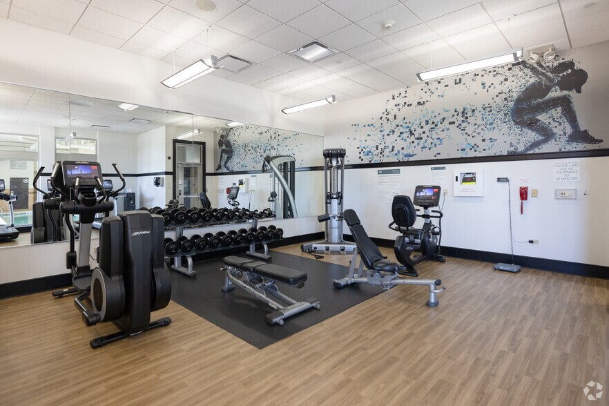 More Photos Of 1110 Willow Rd, Northbrook Hotel For Lease