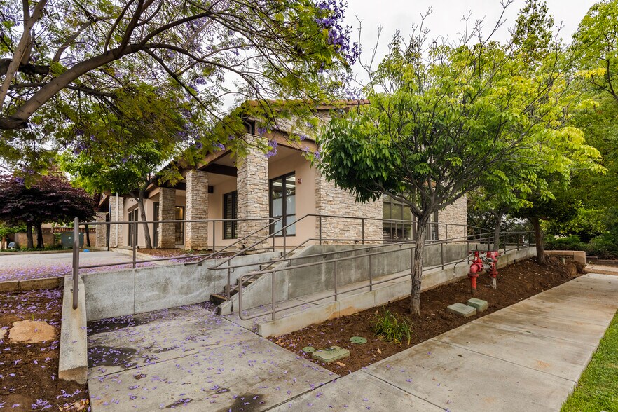 More Photos Of 1233 Brookside Ave, Redlands Medical For Sale