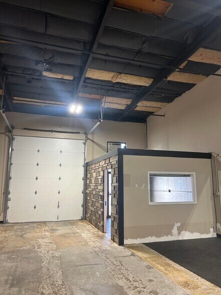 More Photos Of 520 California Blvd, Napa Warehouse For Lease