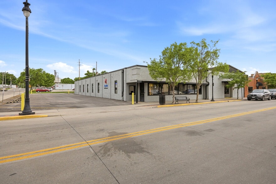 More Photos Of 326 SE Douglas St, Lees Summit Office For Sale