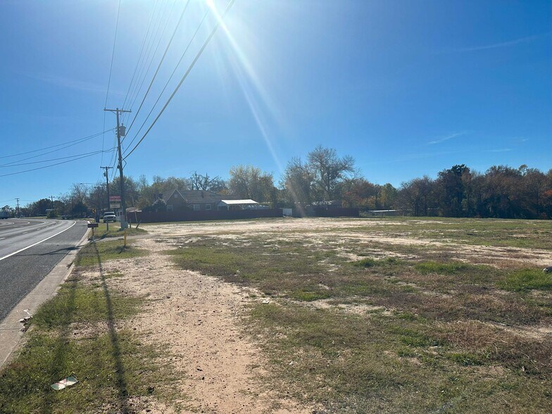 More Photos Of 3020 W Gentry Pky, Tyler Land For Sale