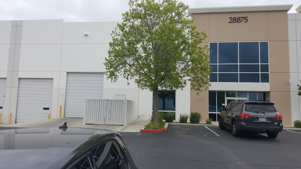 More Photos Of 28875 Industry Dr, Valencia Warehouse For Lease