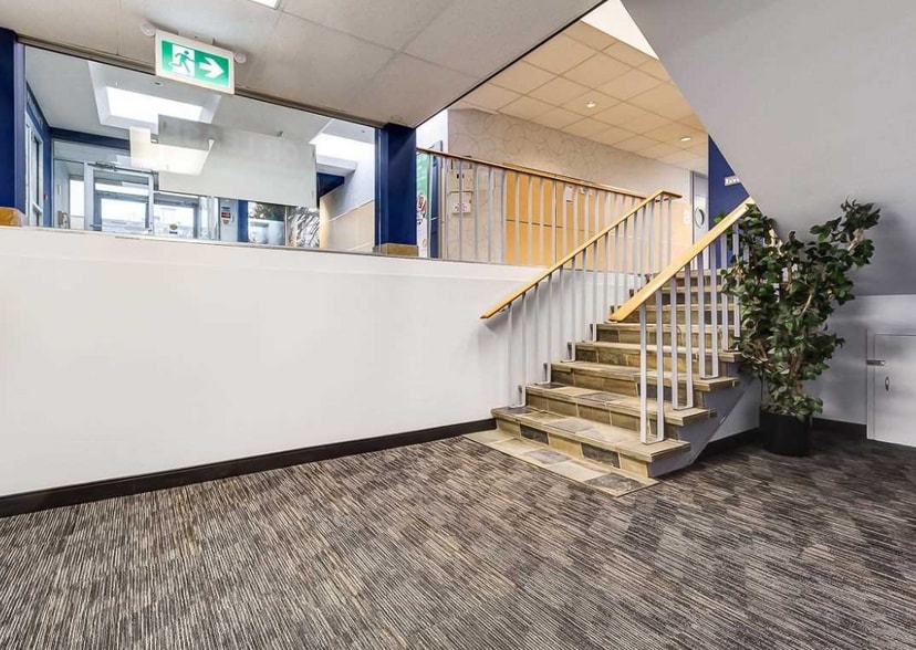 More Photos Of 6150 Valley Way, Niagara Falls Medical For Lease