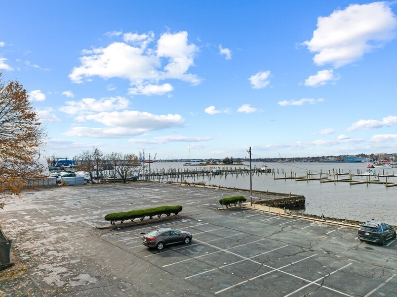 More Photos Of 98 Middle St, Fairhaven Service For Sale